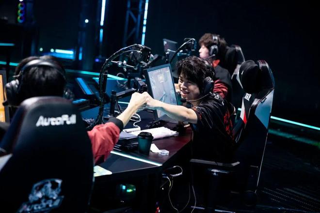 「进化者杯」终章收官：无畏契约电竞的「人才蓄水池」与「赛事实验室」