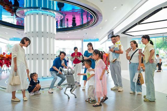 从“卖产品”到“创生态”：苏宁易购SuningMax店引领2025实体零售高质量转型(图4)